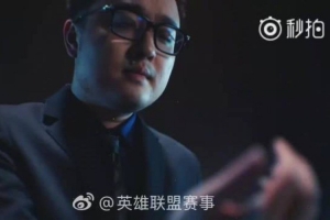 孙亚龙看RK小钰事件：ig队长的传承 狗牌一交那年就冠军！8年了啊