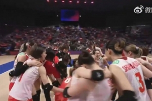 让二追三逆转！日本女排3-2波兰女排，晋级世联赛总决赛