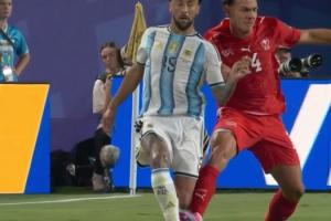 这下够狠的！亚沙里身后拼抢踩倒冈萨雷斯，后者倒地后又挨了一脚