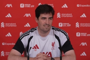伊劳拉亮相发布会：深知还需更多引援 我希望把比赛带入对手半场