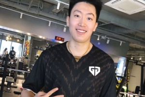 管泽元提问：败者组上来赢胜者组冠军两个BO5是最符合双败赛制？