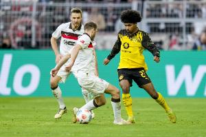 罗马诺：巴萨敲定阿德耶米转会，球员本人正飞赴巴塞罗那
