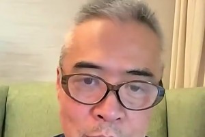 明年再战！孔帕尼赛后安慰失落的拜仁球员