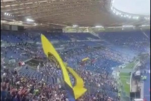 反客为主！实拍：国米球迷“攻占”空荡荡的罗马奥林匹克体育场