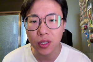 美媒晒视频：这会是老詹生涯最后一次撒镁粉吗？