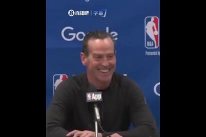 这人简直逆天球队被超级逆转 阿特金森发布会还大笑+开玩笑