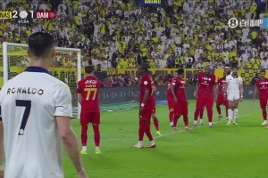 冠军稳了！C罗任意球直接破门！攻入生涯第972球！胜利3-1领先！