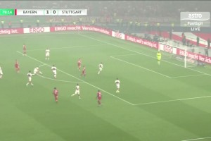 锋霸连斩！凯恩接球转身低射双响建功，拜仁2-0领先冠军稳了！
