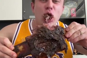 这一顿够你吃多久？博主此前挑战奥尼尔一天的饮食！