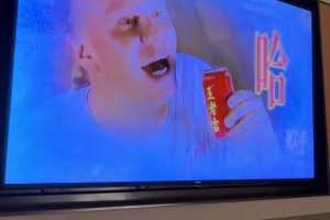 离谱到球迷以为是AI哈兰德哈王老吉这广告也太搞了~