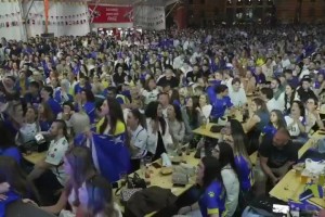 狂热！波黑进球后，萨拉热窝球迷反应