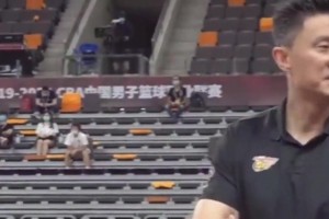 杜锋指导在广东的那些经典名场面：超级高水平！打游戏去...