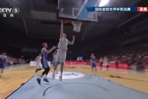 这球干脆杨瀚森挡拆顺下！接球单臂暴扣！