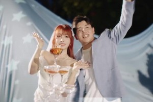 俊男靓女！徐彬晒视频向女友求婚成功