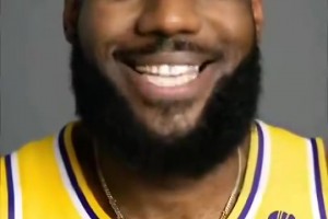 网友此前吃拉面偶遇姚明：大姚坐着也快1米7了吧