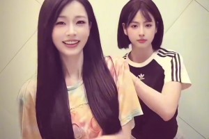 可爱☺️篮球女主持秋童与辰辰一起跳顺拐舞~