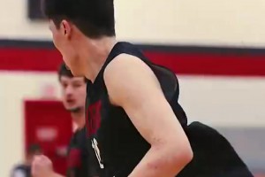 今天打出18+10+5的表现！看看杨瀚森夏联的训练：神准三分+各种炸筐