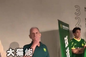 面对记者追问“世界最佳”话题，梅西曾言：巴萨拥有众多优秀球员视频封面