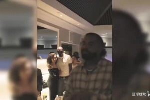 德雷克在亚历山大的生日庆典上，带来了一段即兴说唱表演！视频封面