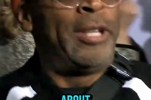 斯派克·李和记者争论史上最佳球员归属，表示乔丹才是赢家视频封面