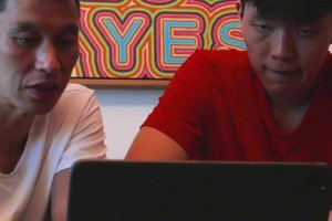 开“小灶”！林书豪与杨瀚森一起分析克林根比赛录像并讲解动作