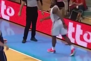 各国高手各显神通！FIBA赛场让人叹为观止的时刻！